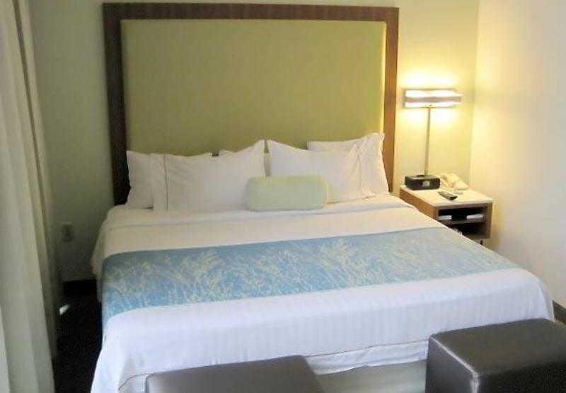 Springhill Suites By Marriott Lawrence Downtown Bagian luar foto
